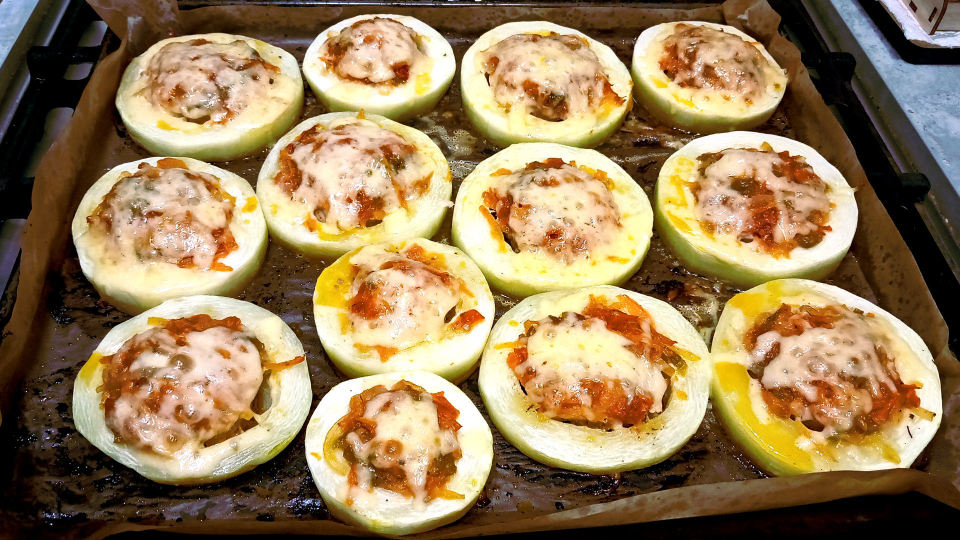 Кабачки фаршированные куриной грудкой